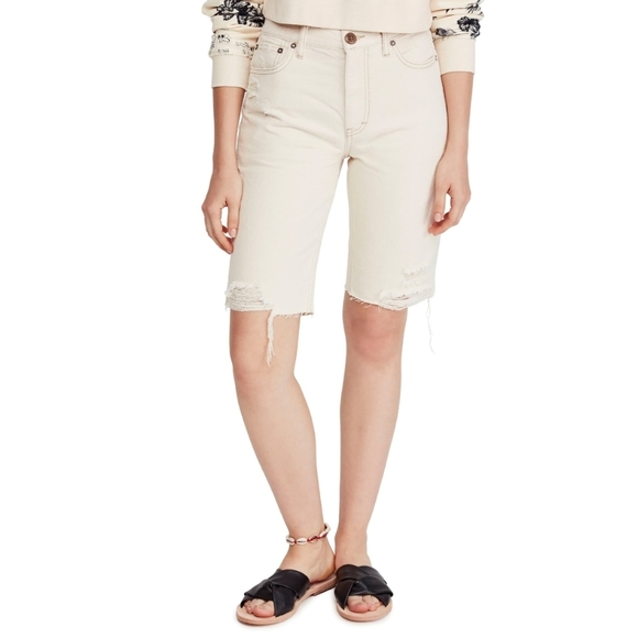 Free People Caroline Bermuda Denim Cutoff High Rise Fray Distress Ecru 28 NWT - Picture 2 of 15